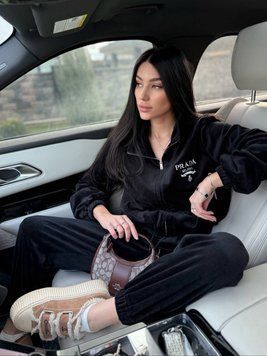 Всі товари Prada — в інтернет магазині iamSHOP